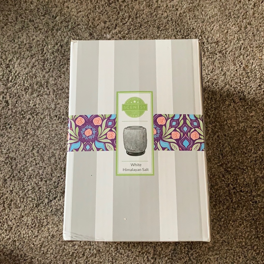 White Himalayan Scentsy warmer